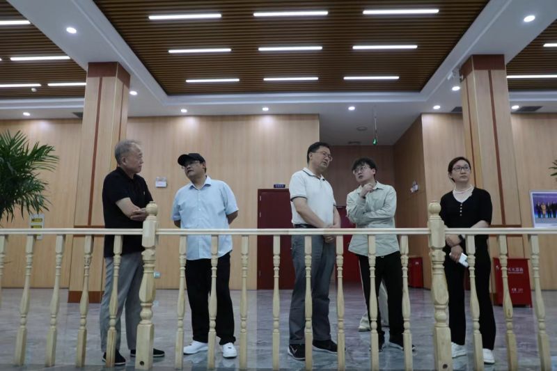 工信部工业政策与规则司原巡视员、、先进制造商学院总裁四班班主任辛仁周一行到老子有钱lzyq88官网集团走访