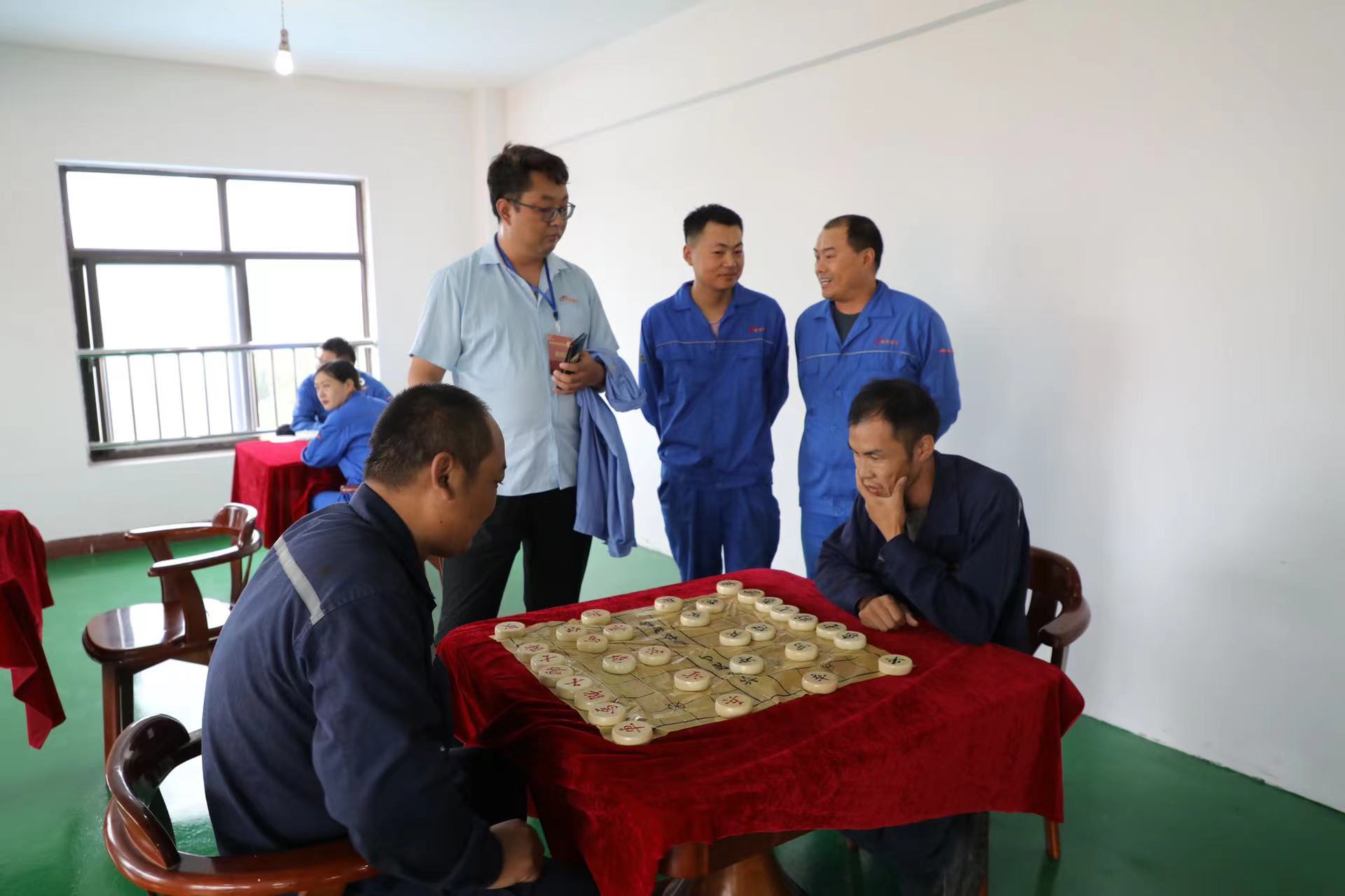 老子有钱lzyq88官网集团职工活动中心揭牌仪式暨夏日职工趣味运动会